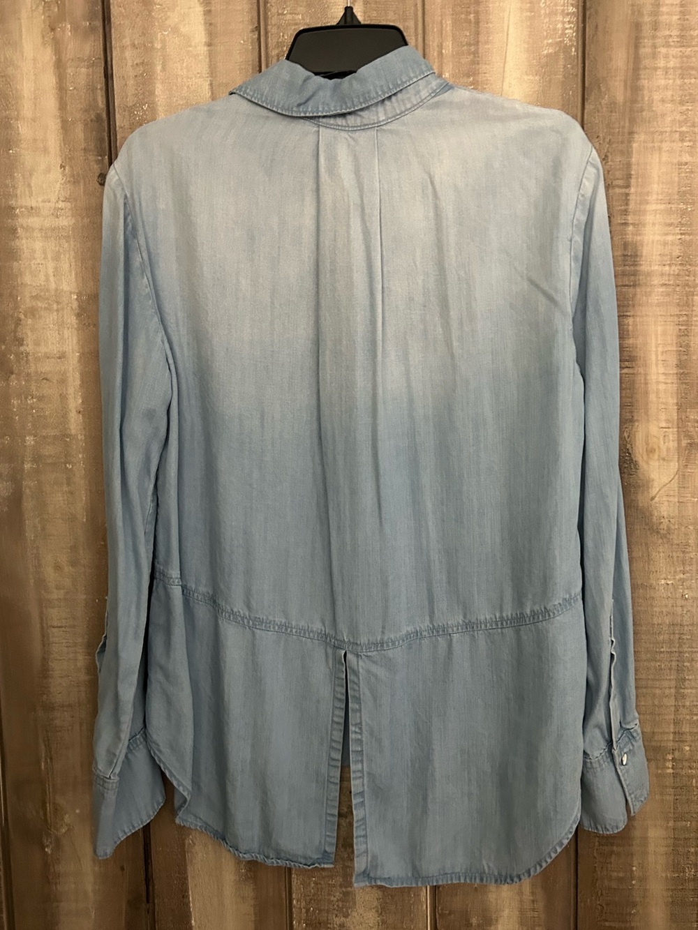 Anthropologie Cloth & Stone Split-Back Chambray Buttondown Shirt, M - Picture 13 of 13